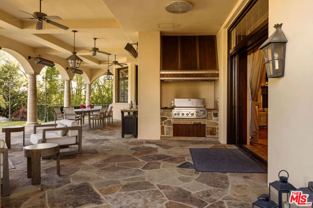 2374 Earls Court Los Angeles, CA 90077