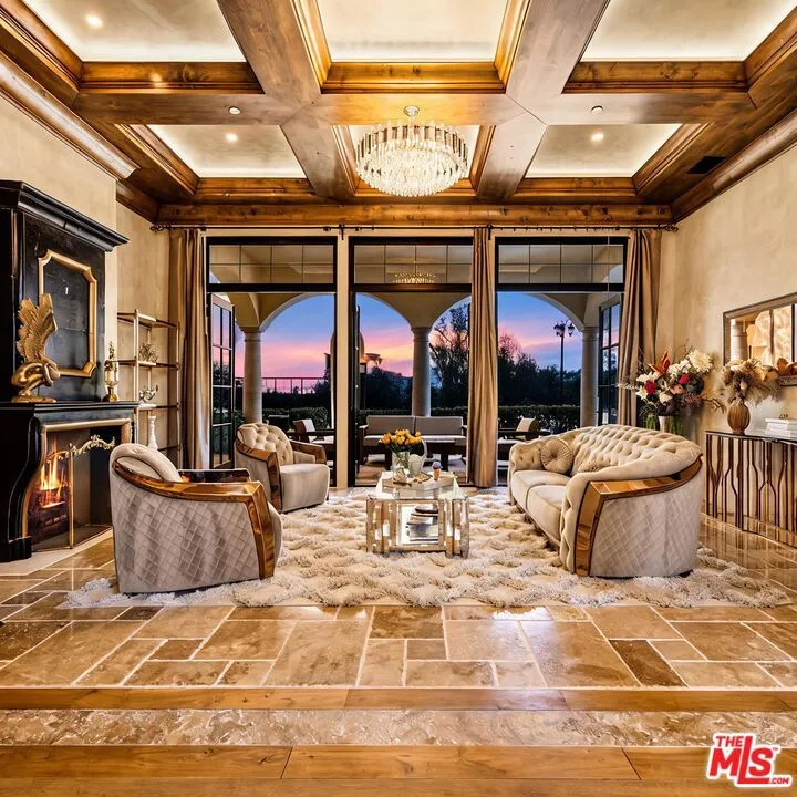 2374 Earls Court Los Angeles, CA 90077