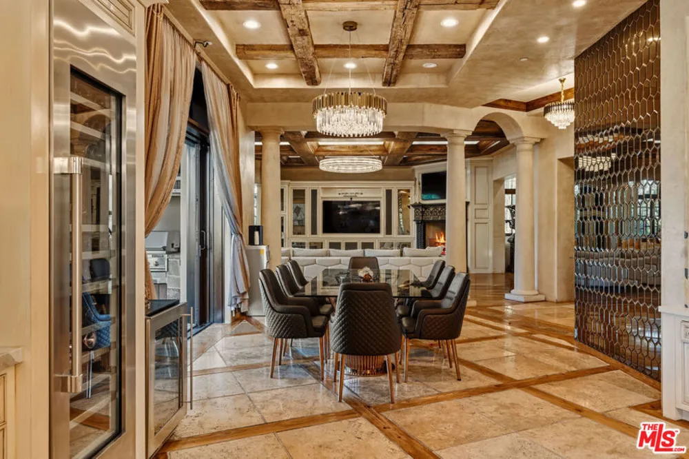 2374 Earls Court Los Angeles, CA 90077