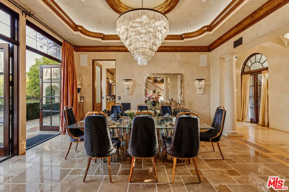 2374 Earls Court Los Angeles, CA 90077