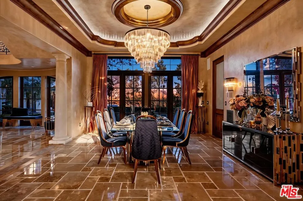 2374 Earls Court Los Angeles, CA 90077
