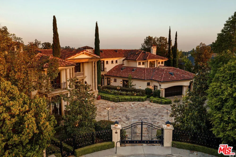 2374 Earls Court Los Angeles, CA 90077