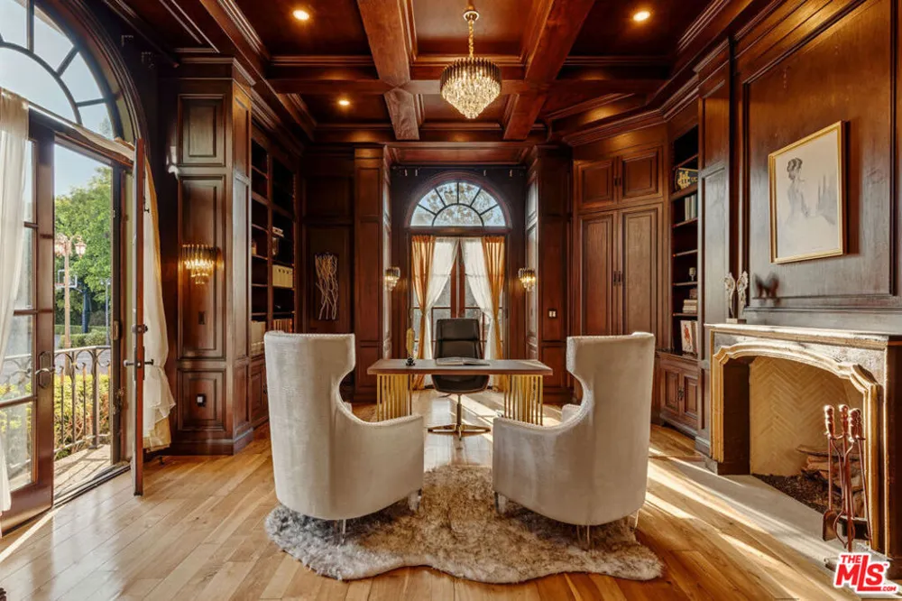 2374 Earls Court Los Angeles, CA 90077