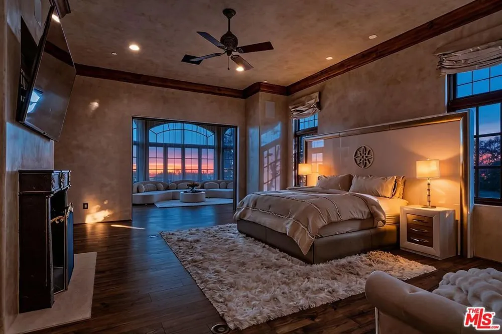 2374 Earls Court Los Angeles, CA 90077