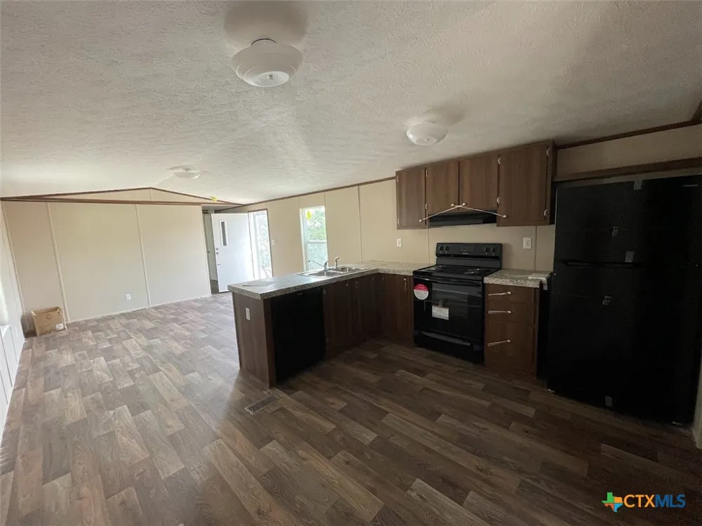 377 Buck Trail #4 Canyon Lake, TX 78133
