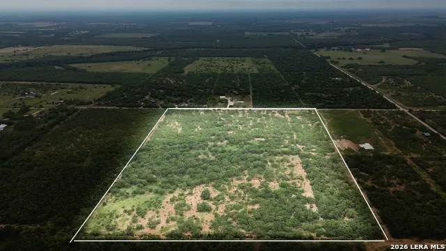 466_476 Cr 7421 Yancey, TX 78886
