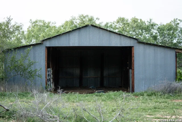915_985 Cr 732 & Cr 7421 Yancey, TX 78886
