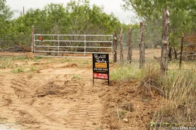 915_985 Cr 732 & Cr 7421 Yancey, TX 78886
