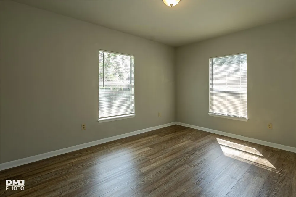 3140 Boyd Avenue Groves, TX 77619