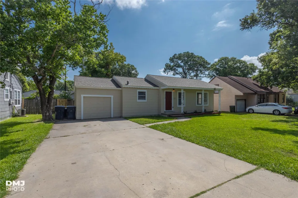 3140 Boyd Avenue Groves, TX 77619