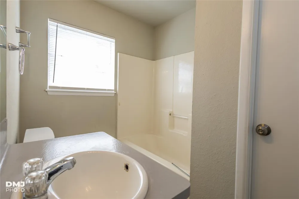 3140 Boyd Avenue Groves, TX 77619
