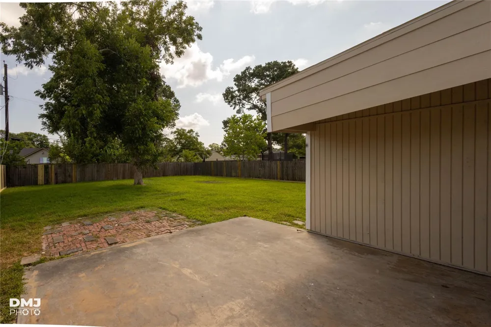 3140 Boyd Avenue Groves, TX 77619