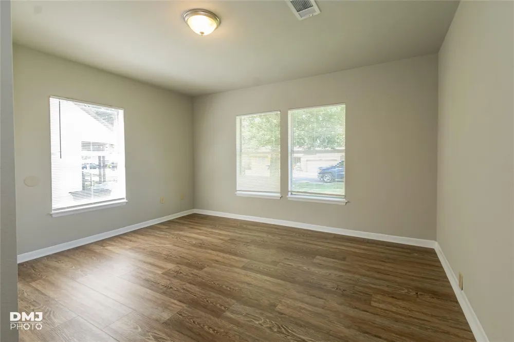 3140 Boyd Avenue Groves, TX 77619