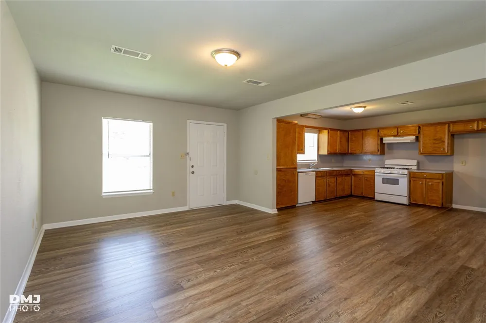 3140 Boyd Avenue Groves, TX 77619