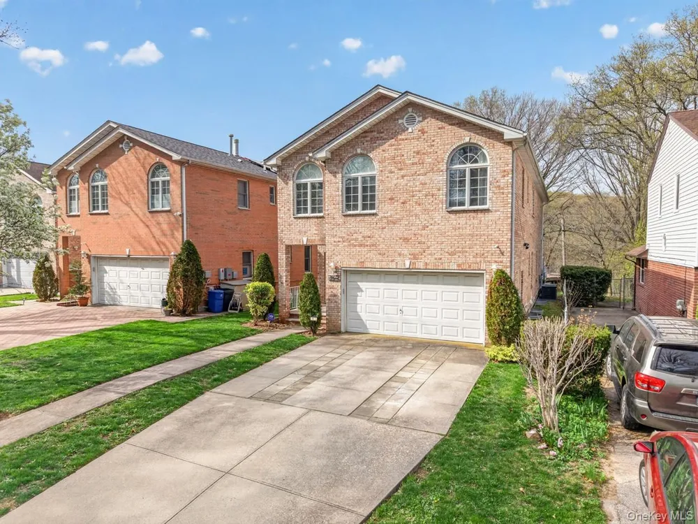 7112 242nd Street Little Neck, NY 11362