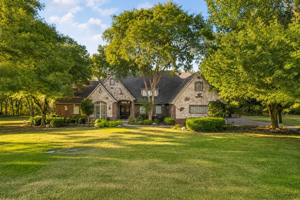 1970 Mary Lee Lane Lucas, TX 75002