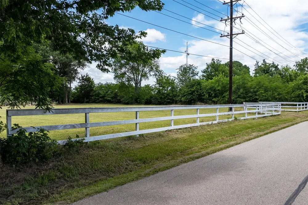212 E Will White Road Tool, TX 75143