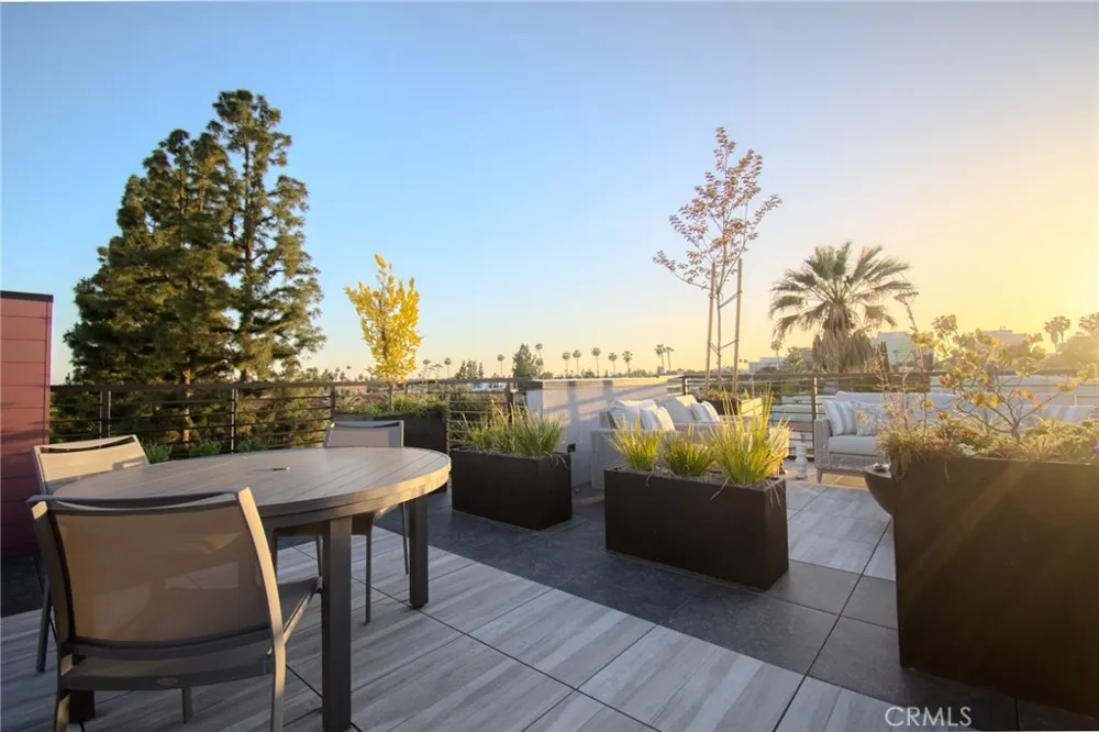 150 S Oak Knoll #103 Pasadena, CA 91101
