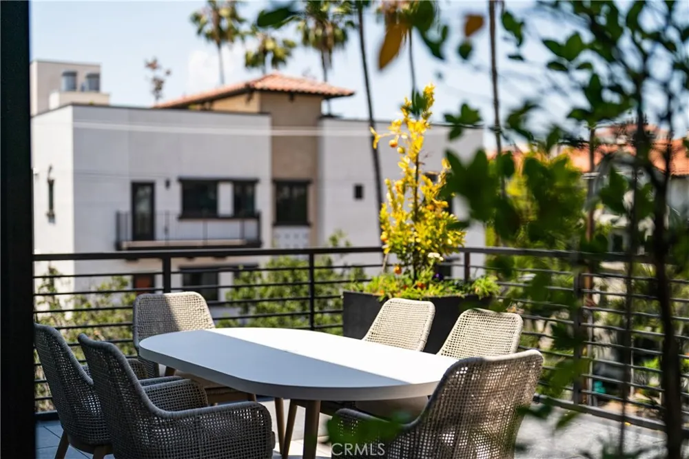 150 S Oak Knoll #103 Pasadena, CA 91101