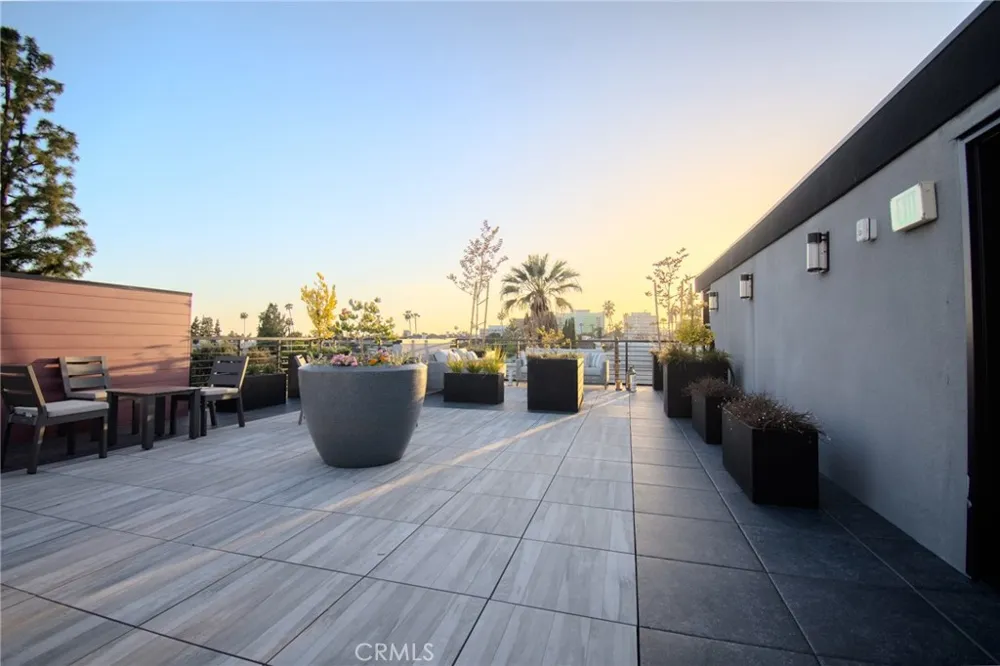150 S Oak Knoll #103 Pasadena, CA 91101