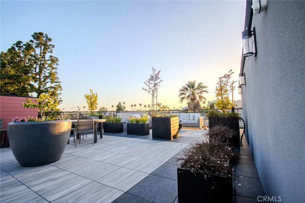 150 S Oak Knoll #103 Pasadena, CA 91101