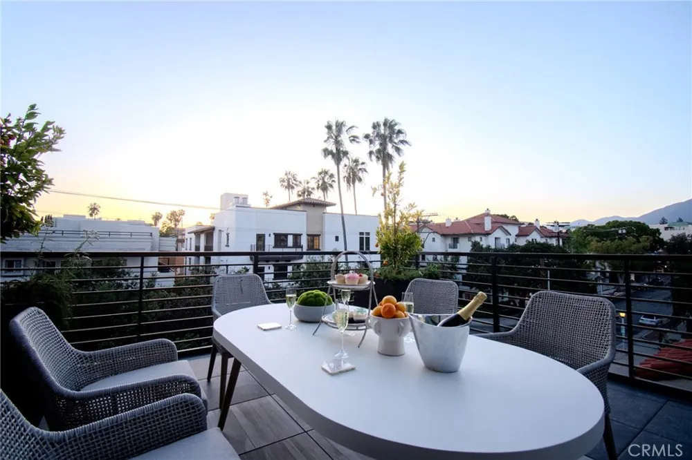 150 S Oak Knoll #103 Pasadena, CA 91101