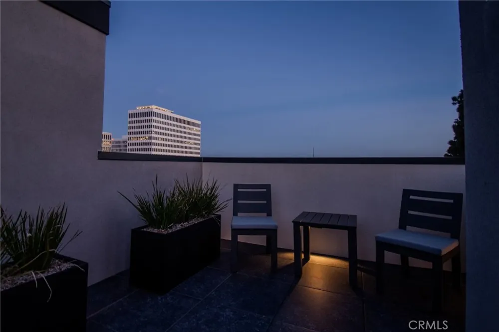 150 S Oak Knoll #103 Pasadena, CA 91101