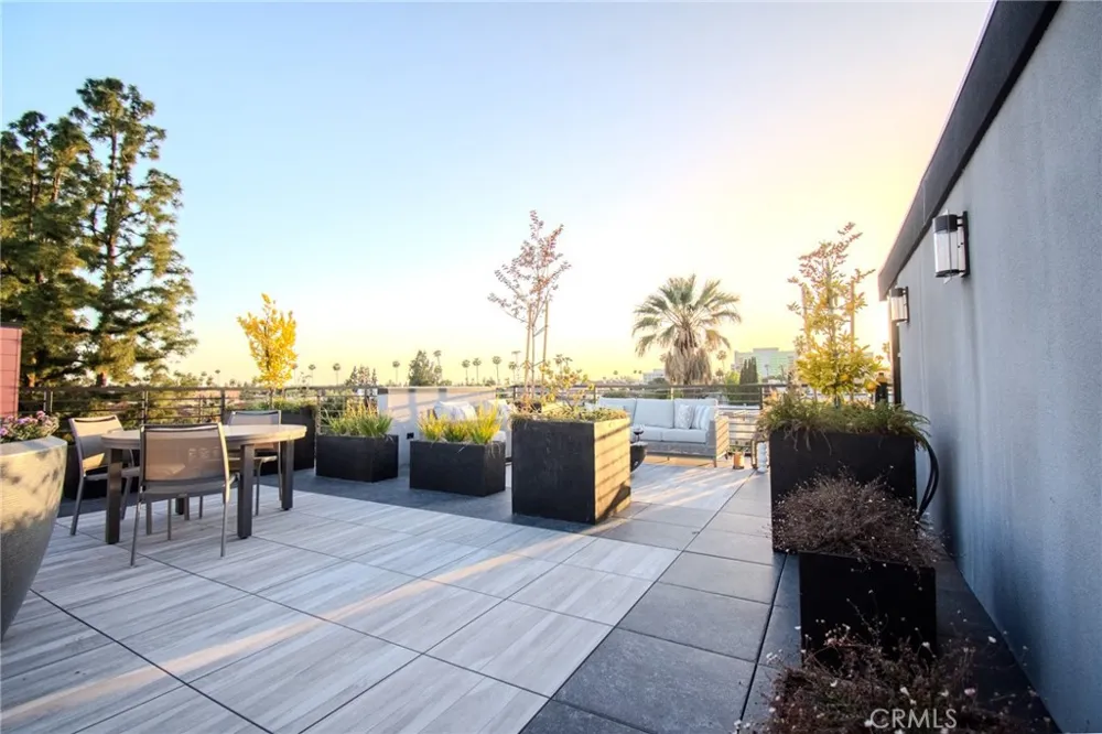 150 S Oak Knoll #103 Pasadena, CA 91101