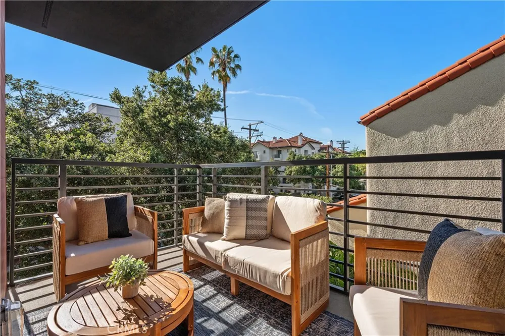 150 S Oak Knoll #103 Pasadena, CA 91101
