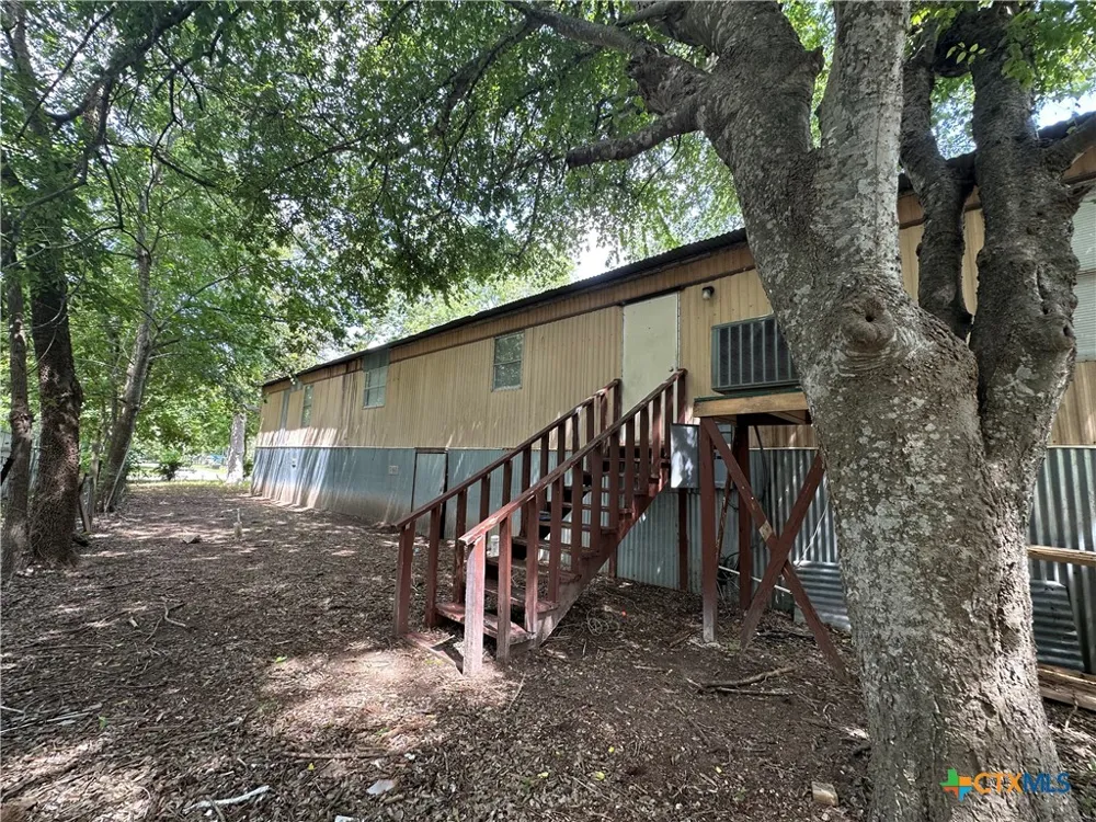 311 Meadow Lake Drive Seguin, TX 78155