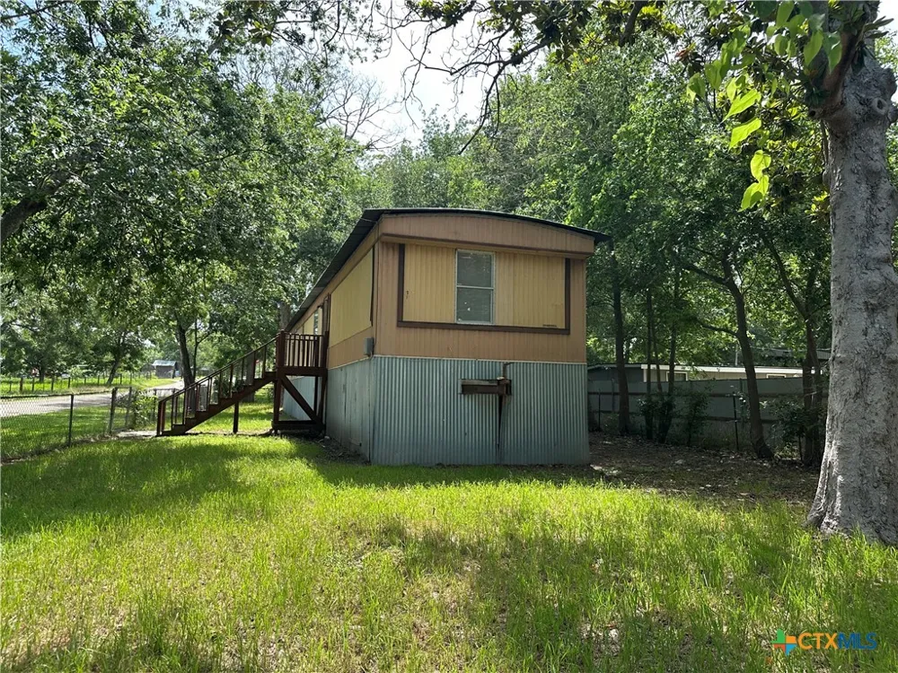 311 Meadow Lake Drive Seguin, TX 78155