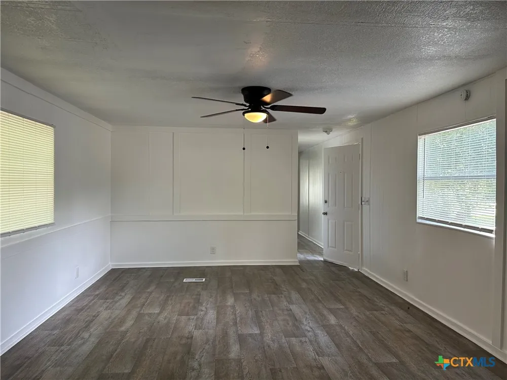 311 Meadow Lake Drive Seguin, TX 78155