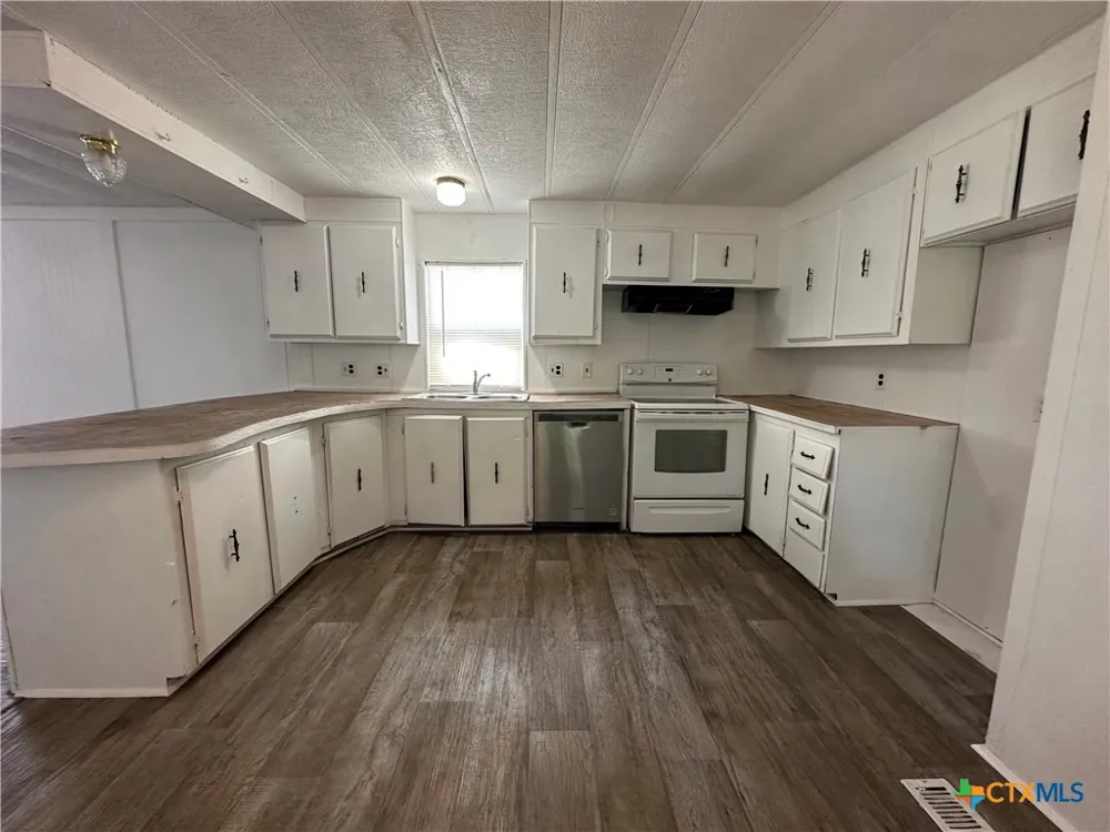 311 Meadow Lake Drive Seguin, TX 78155