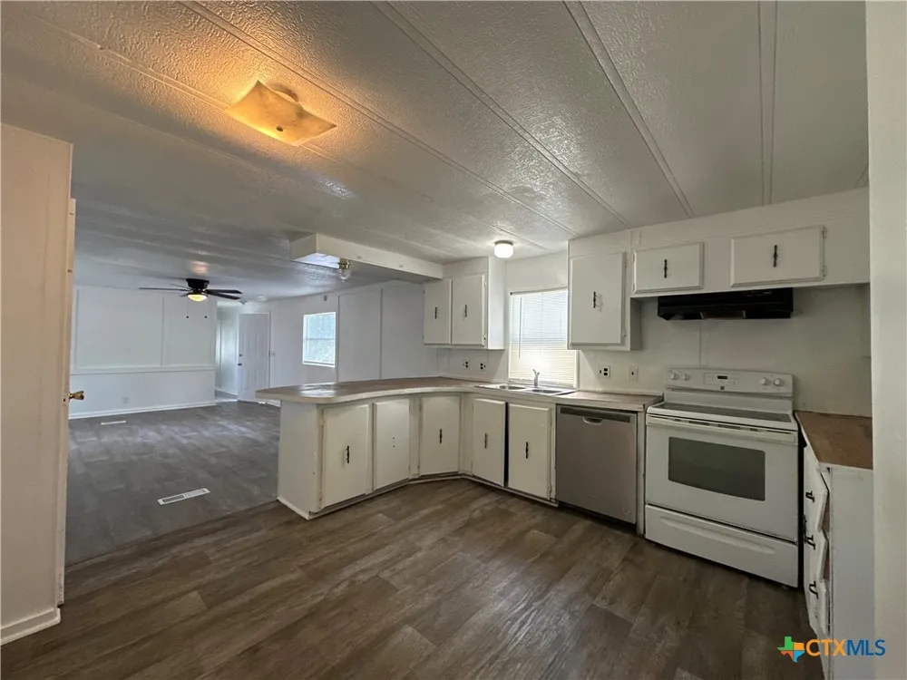 311 Meadow Lake Drive Seguin, TX 78155