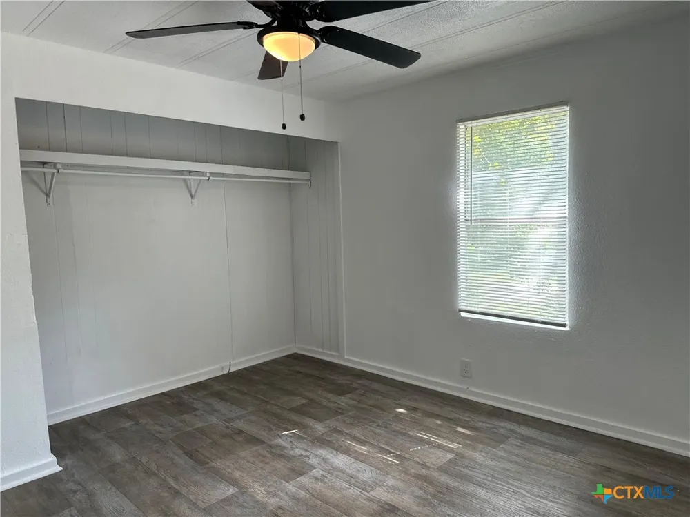 311 Meadow Lake Drive Seguin, TX 78155