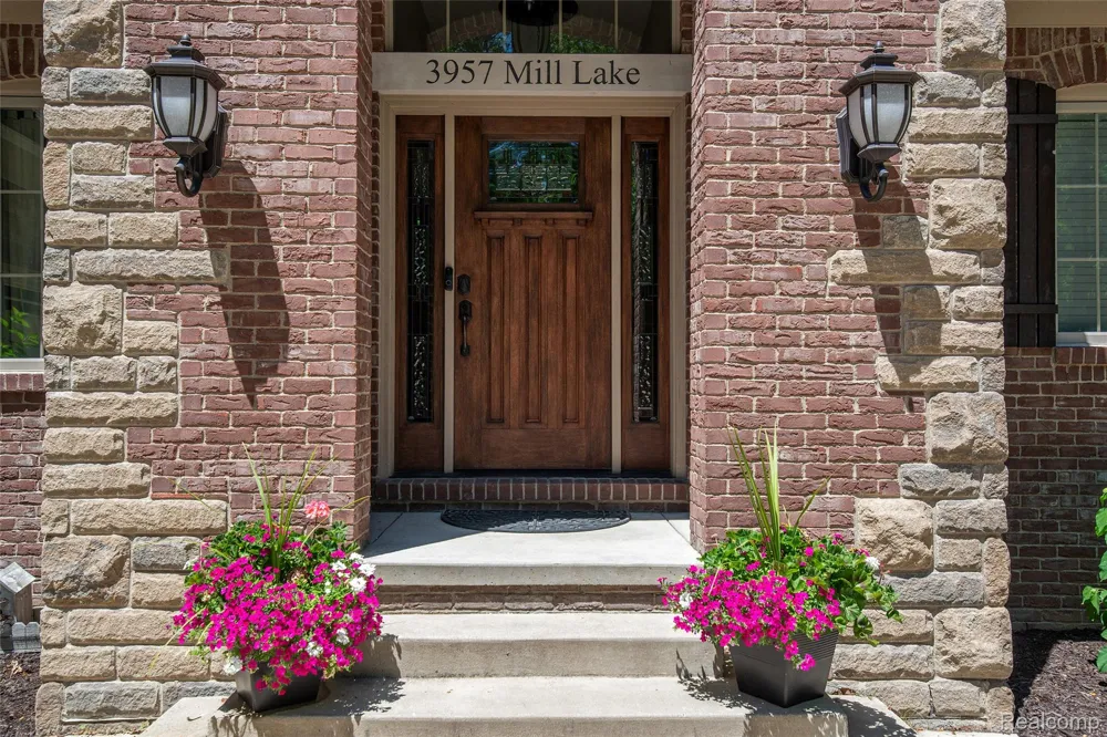 3957 Mill Lake Road Orion Charter Township, MI 48360