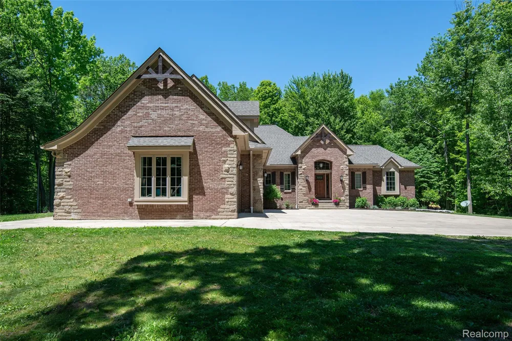 3957 Mill Lake Road Orion Charter Township, MI 48360