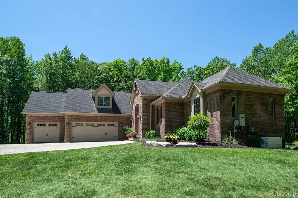 3957 Mill Lake Road Orion Charter Township, MI 48360