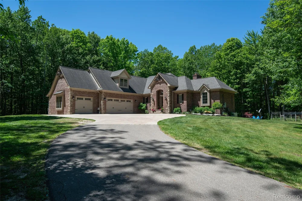 3957 Mill Lake Road Orion Charter Township, MI 48360