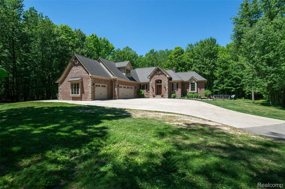 3957 Mill Lake Road Orion Charter Township, MI 48360