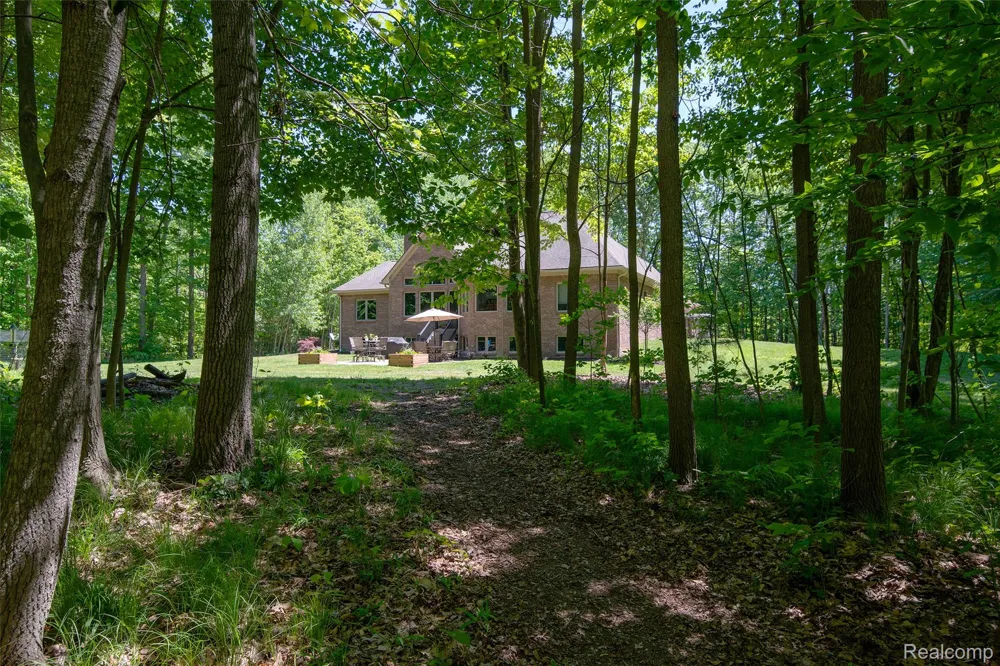 3957 Mill Lake Road Orion Charter Township, MI 48360