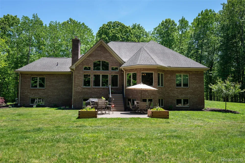 3957 Mill Lake Road Orion Charter Township, MI 48360