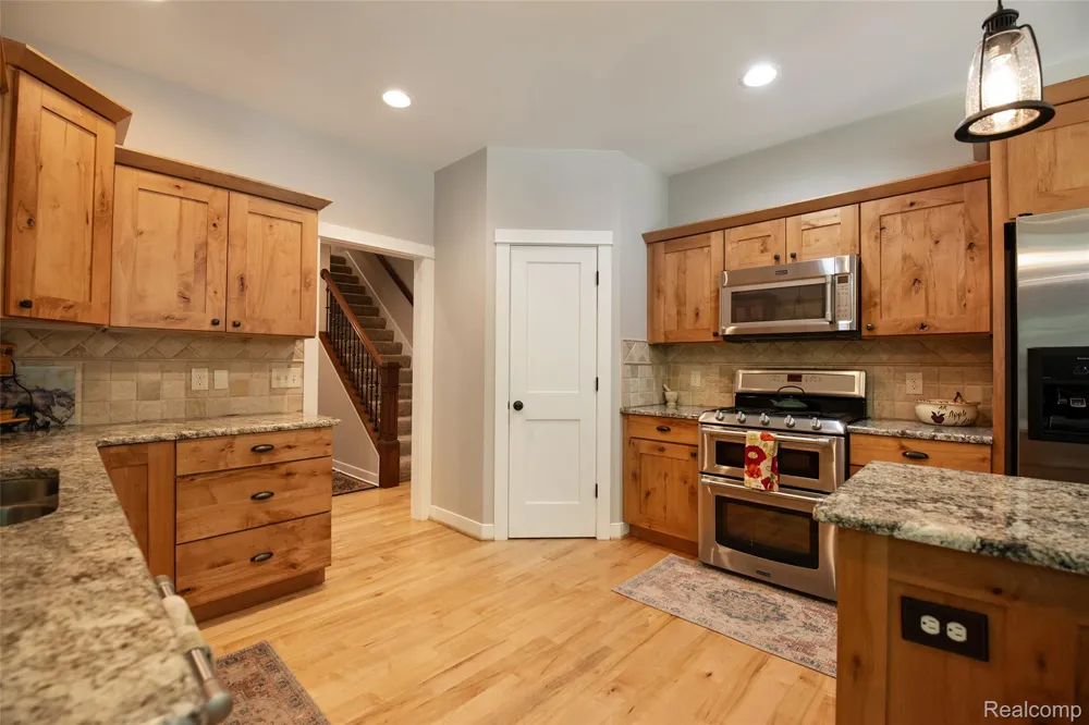 3957 Mill Lake Road Orion Charter Township, MI 48360