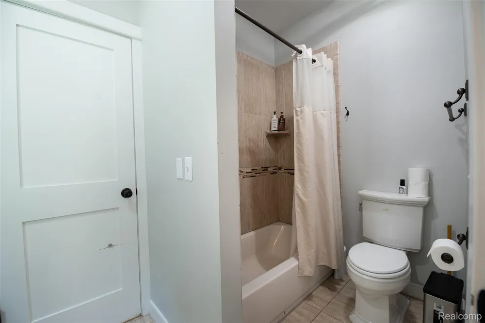 3957 Mill Lake Road Orion Charter Township, MI 48360