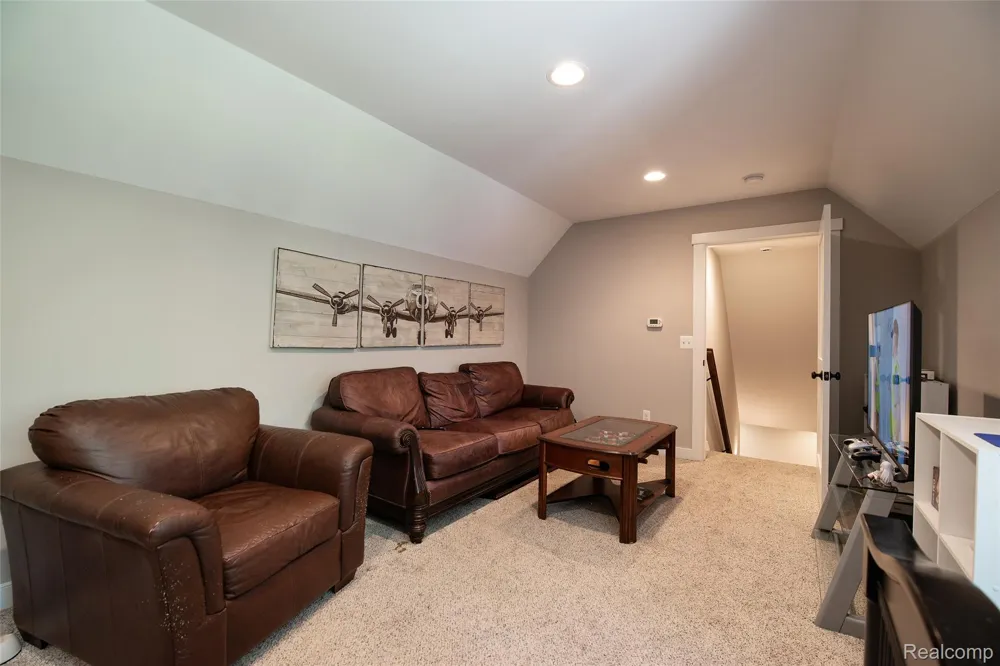 3957 Mill Lake Road Orion Charter Township, MI 48360