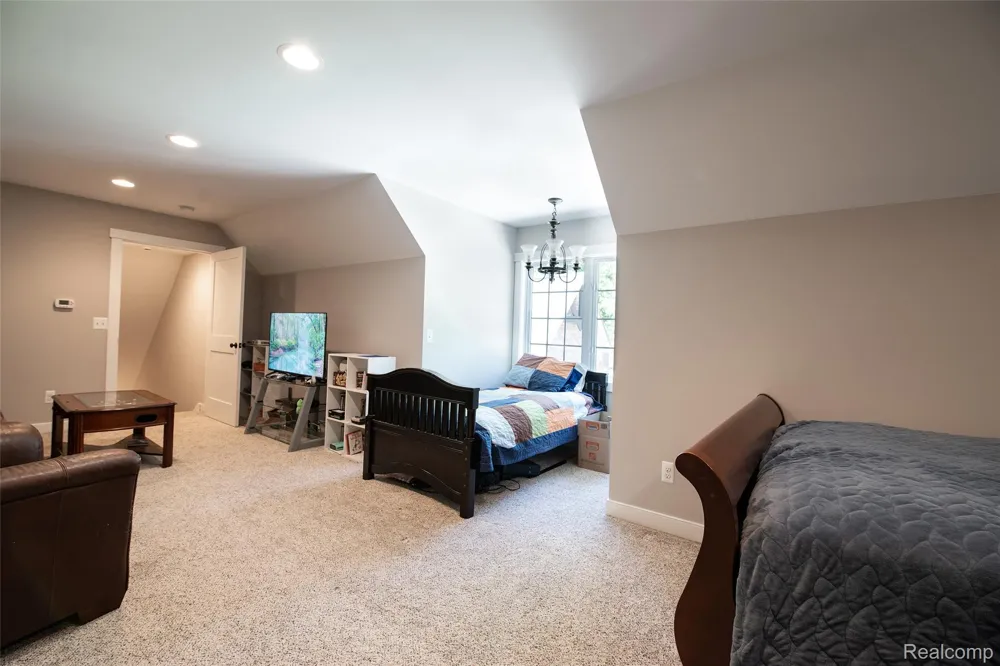 3957 Mill Lake Road Orion Charter Township, MI 48360