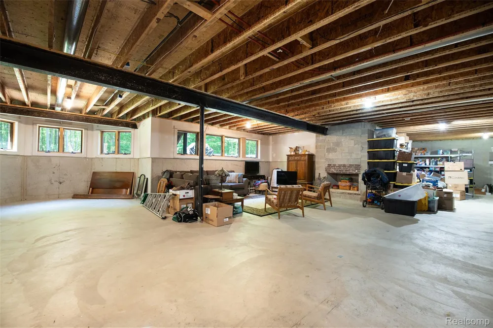 3957 Mill Lake Road Orion Charter Township, MI 48360