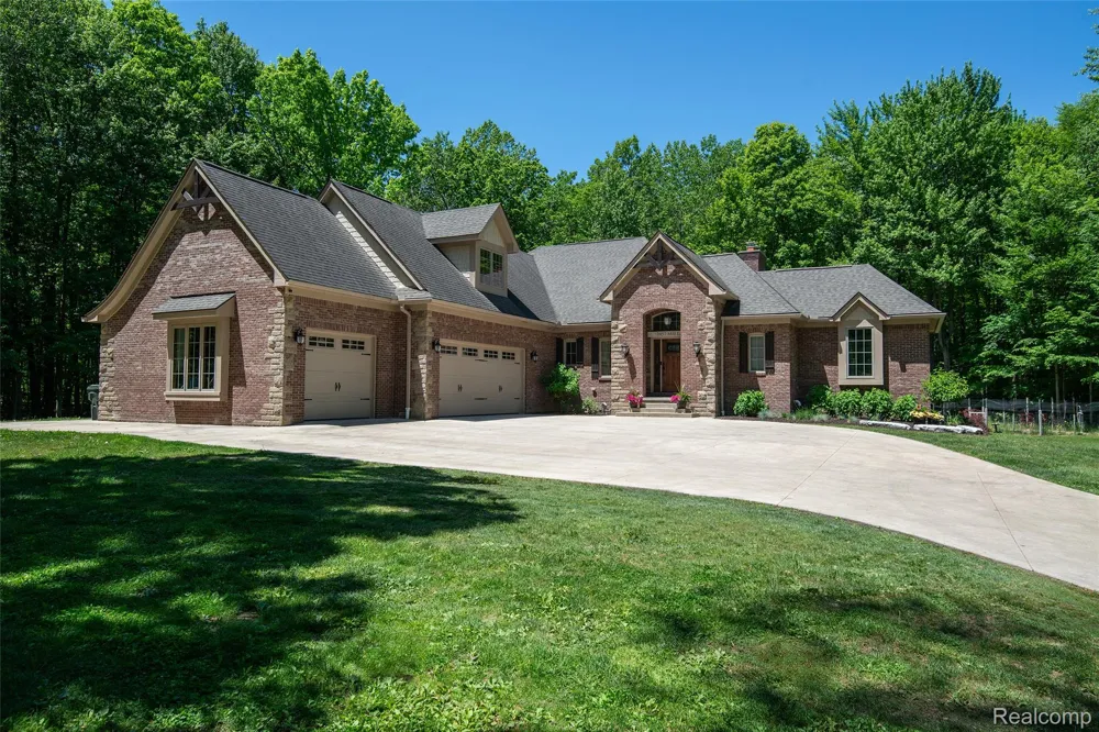 3957 Mill Lake Road Orion Charter Township, MI 48360