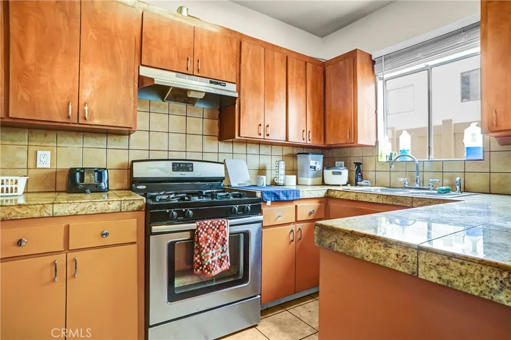 18347 Saticoy #7 Reseda, CA 91335