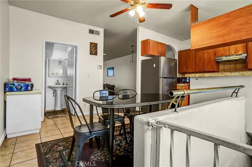 18347 Saticoy #7 Reseda, CA 91335
